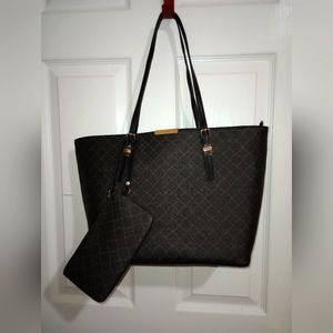 Kelly & Katie black handbag with wristlet